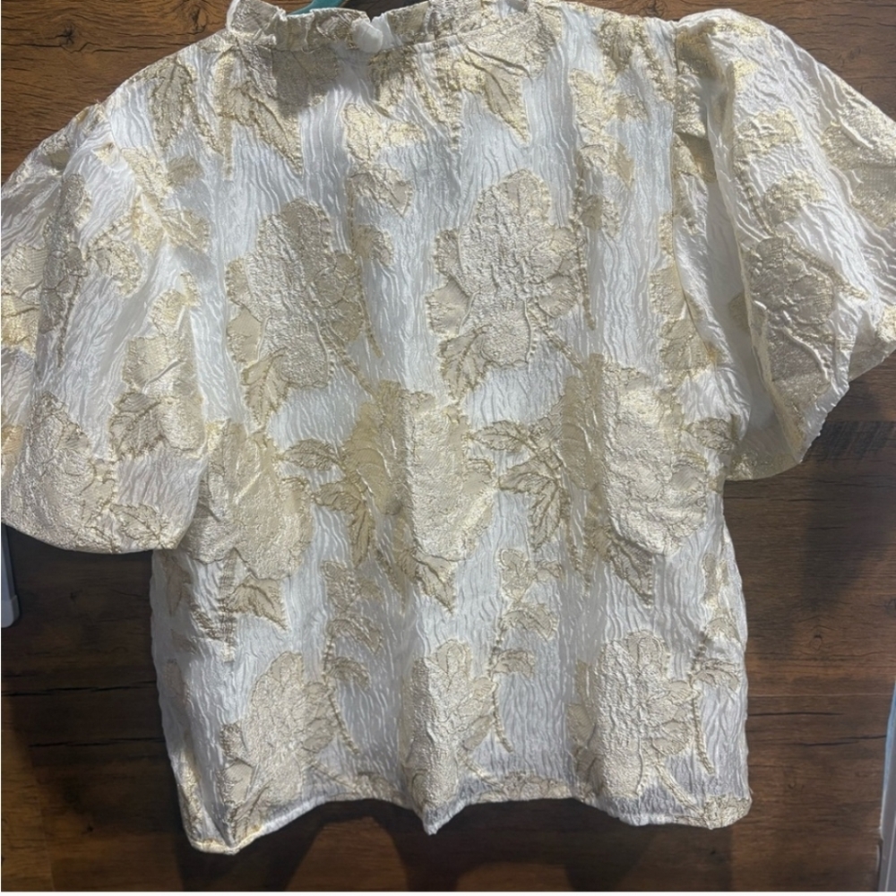 Ellison Noella Gold Foiled Puff Sleeve Top Sz M NWT - Picture 10 of 10